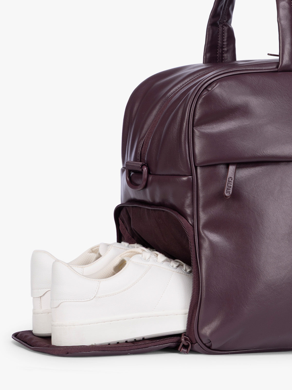 calpak-luka-duffel-vegan-leather-sac-week-end-cerise image 4
