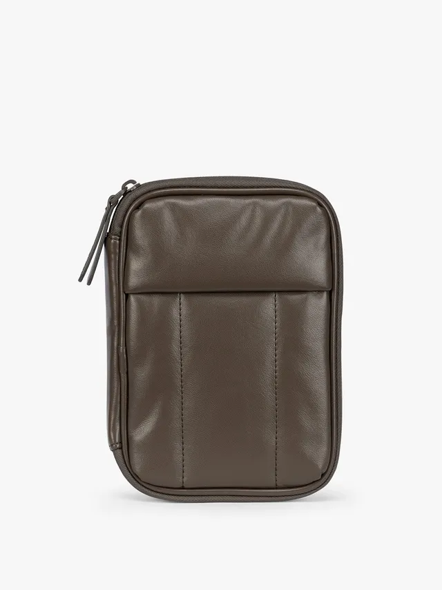 calpak-luka-portefeuille-passeport-zip-mushroom-vegan image 1