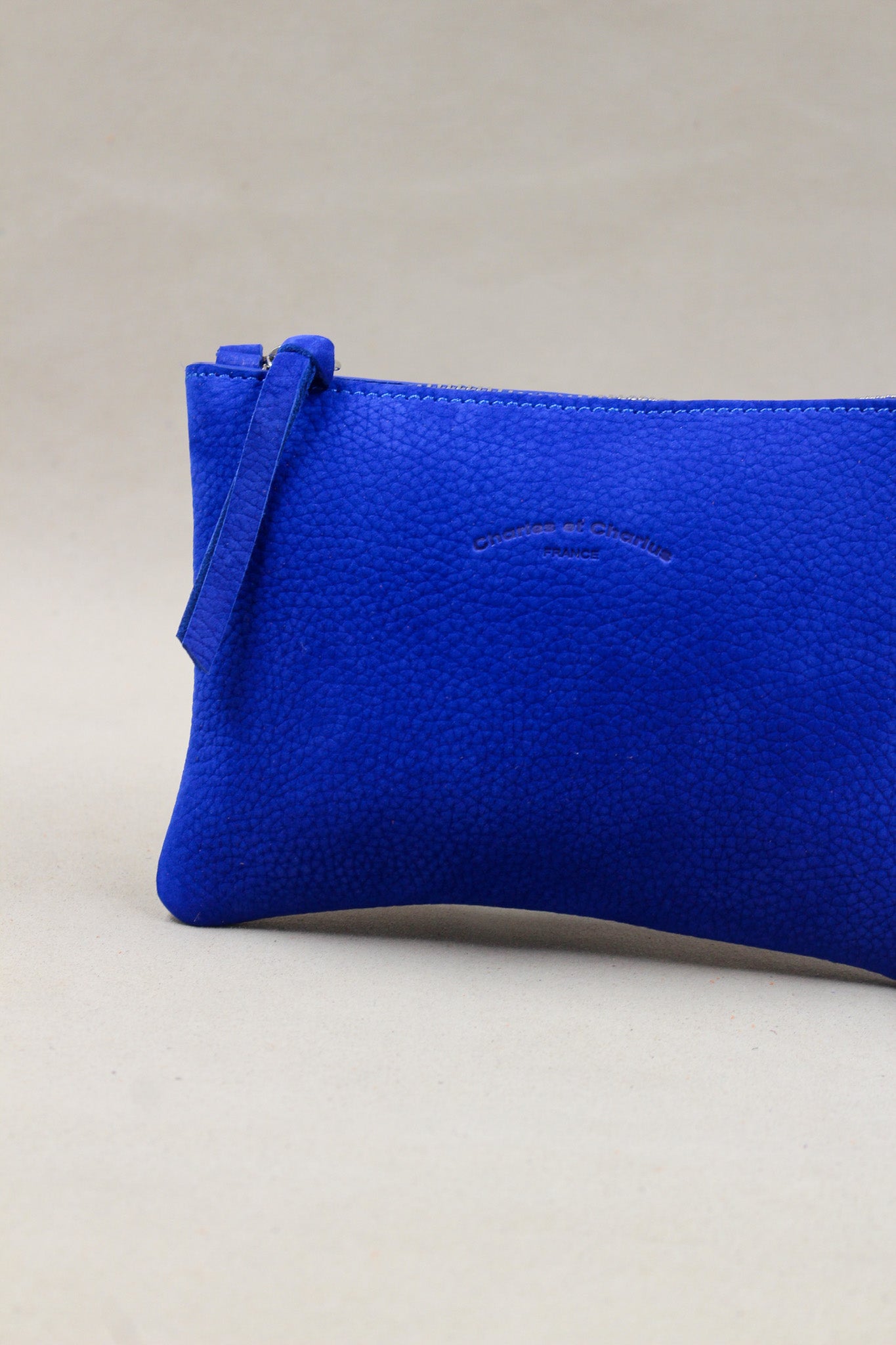 charles-et-charlus-trousse-cuir-nubuck-kaki-fabriqu-e-en-france image 3