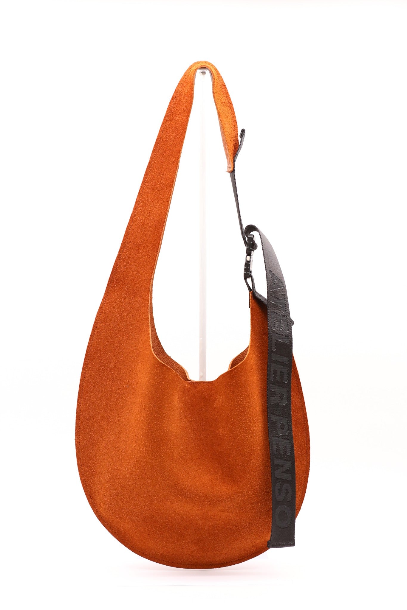 atelier-penso-ad-sac-paule-cuir-sur-mesure-initiales image 3