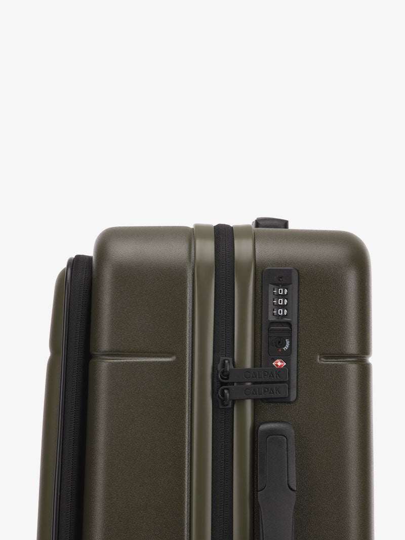 calpak-hue-valise-cabine-poche-avant-cerise-vernie image 7