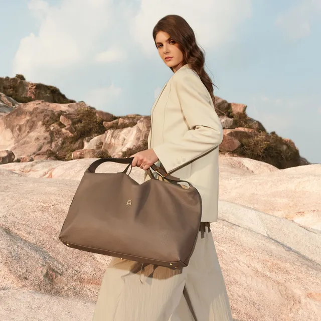 arthur-et-aston-camille-sac-de-voyage-cuir-taupe-week-end image 1