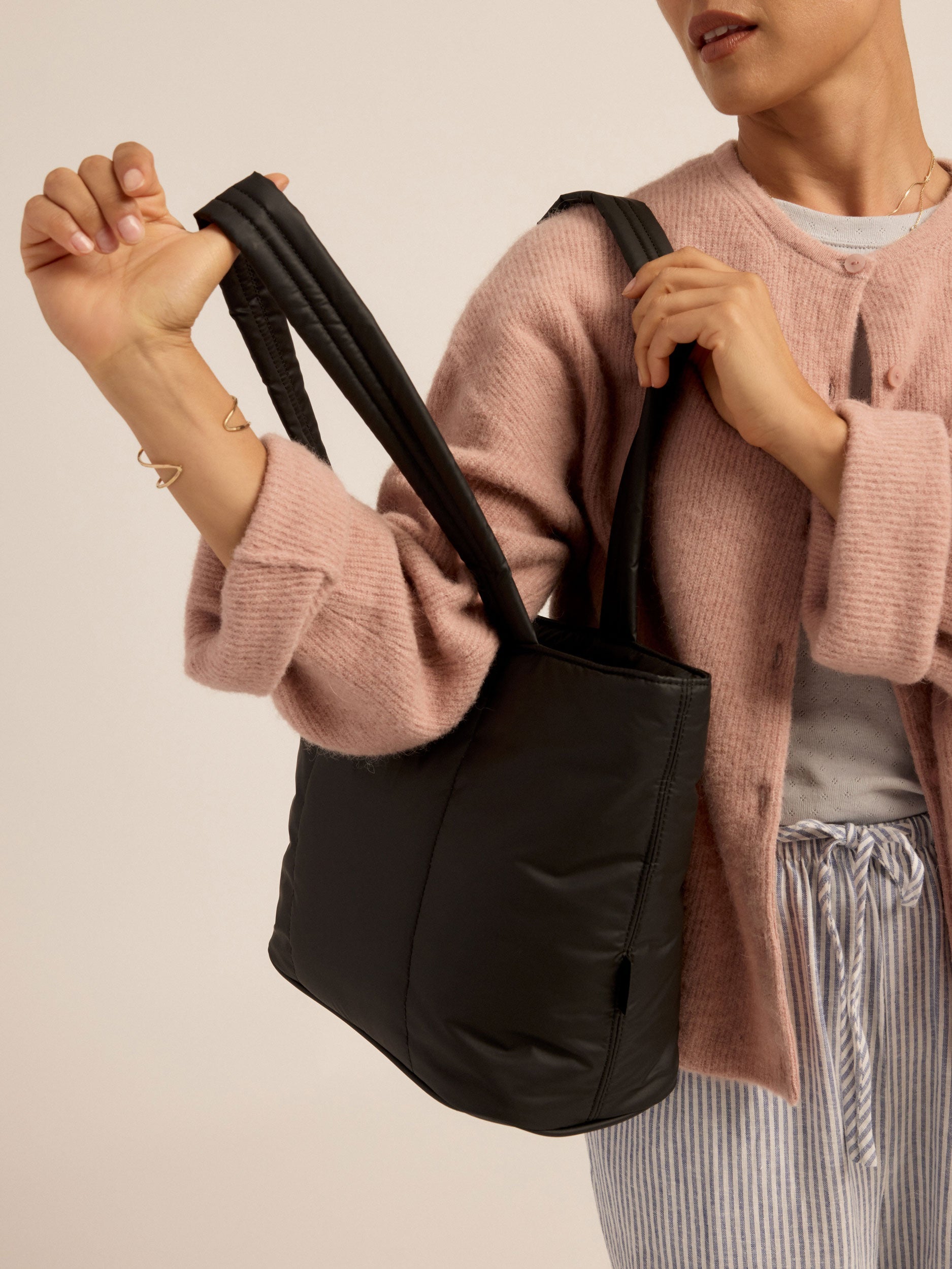 calpak-luka-mini-tote-petit-sac-walnut image 4