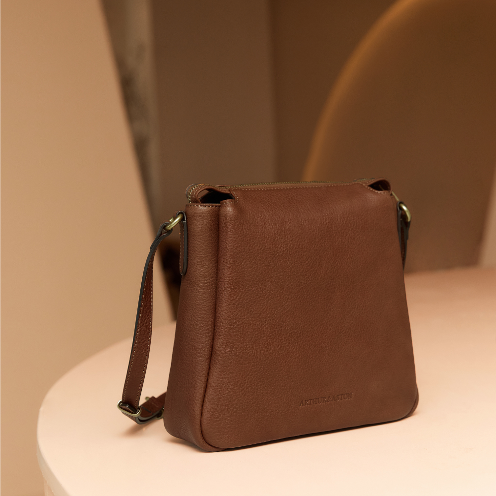arthur-et-aston-elsa-sac-bandouli-re-cuir-ch-taigne-31-cm image 4