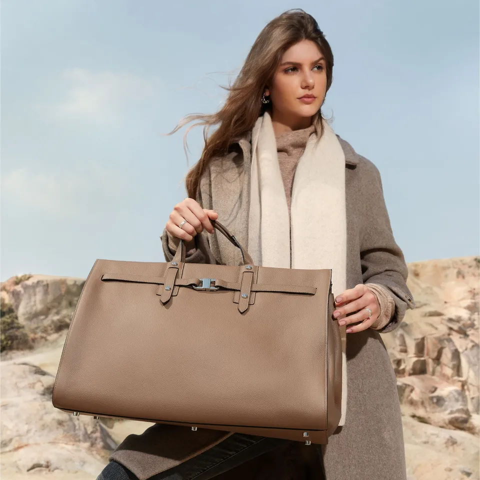 arthur-et-aston-daphn-sac-de-voyage-cuir-taupe image 1