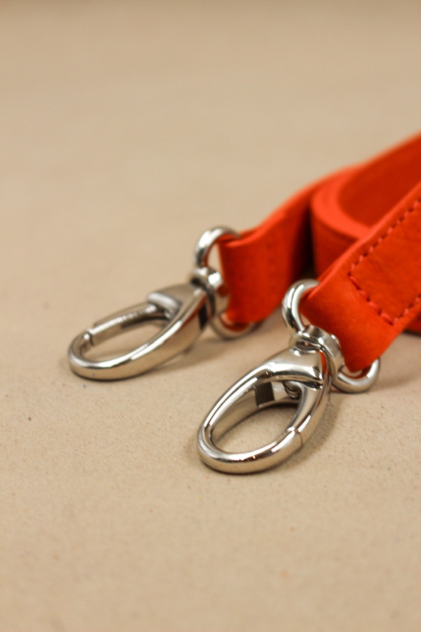 charles-et-charlus-bandouli-re-cuir-nubuck-orange-100-cm image 2