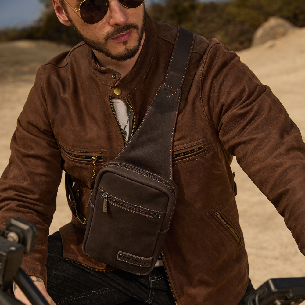 arthur-et-aston-oscar-body-bag-cuir-ch-taigne-homme image 3