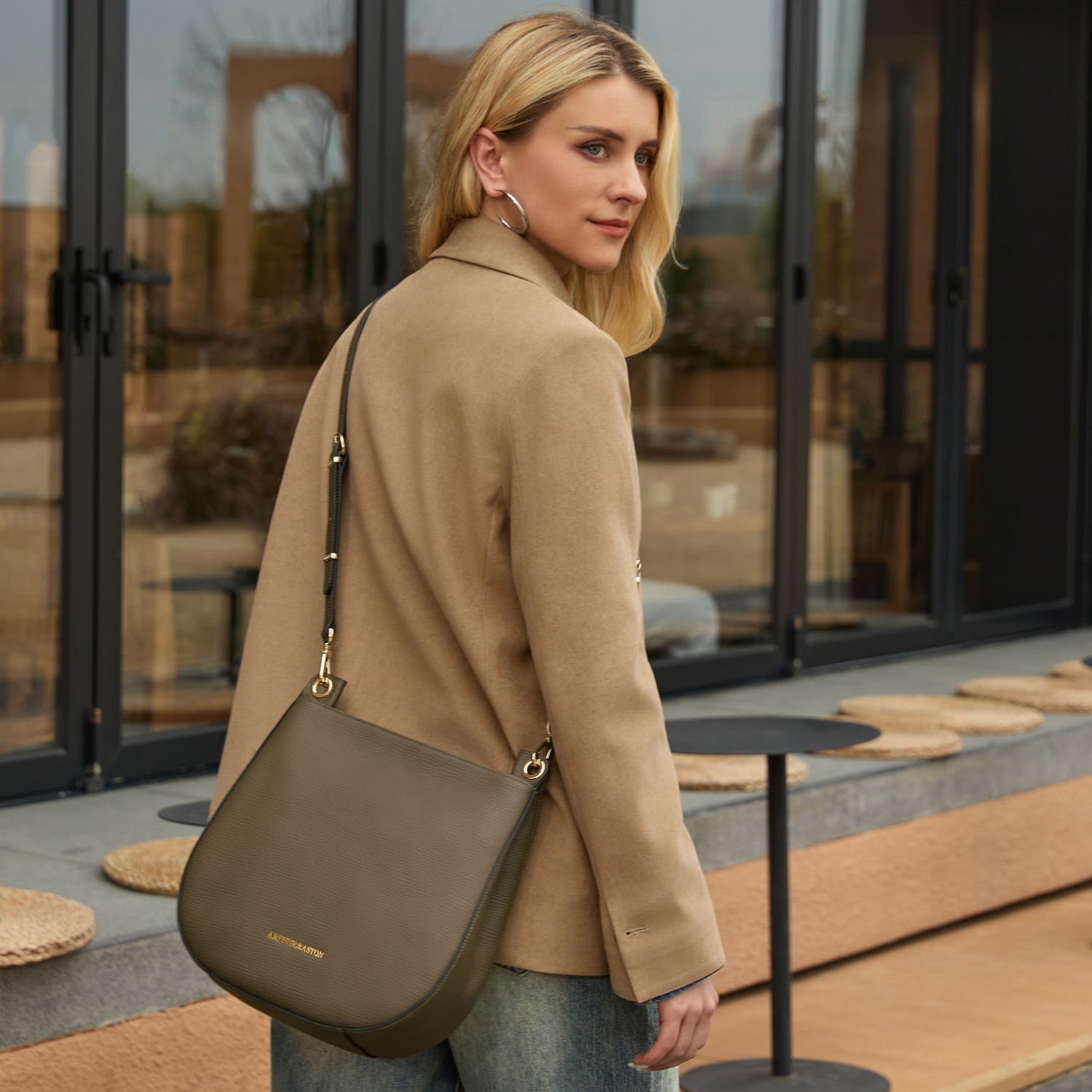 arthur-et-aston-nora-sac-paule-bandouli-re-cuir-kaki image 3