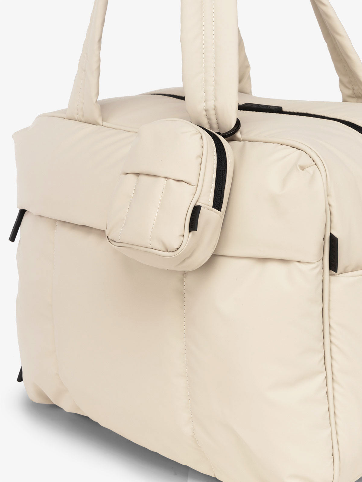 calpak-luka-breloque-sac-porte-cl-s-cherry-d-perlant image 7