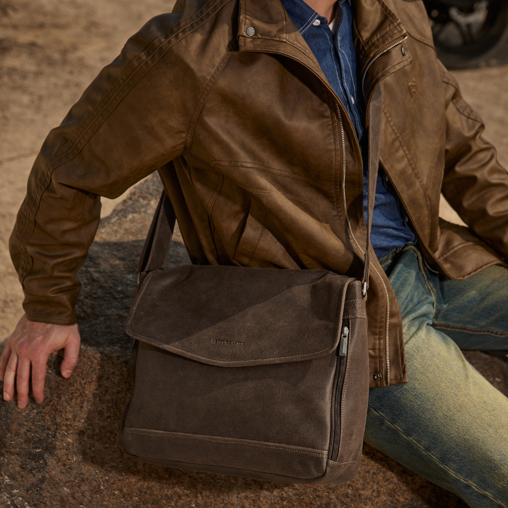 arthur-et-aston-owen-grande-besace-cuir-ch-taigne-homme image 3