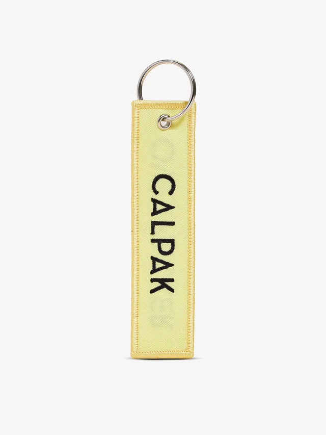 calpak-travel-souvenirs-overpacker-tiquette-bagage image 1
