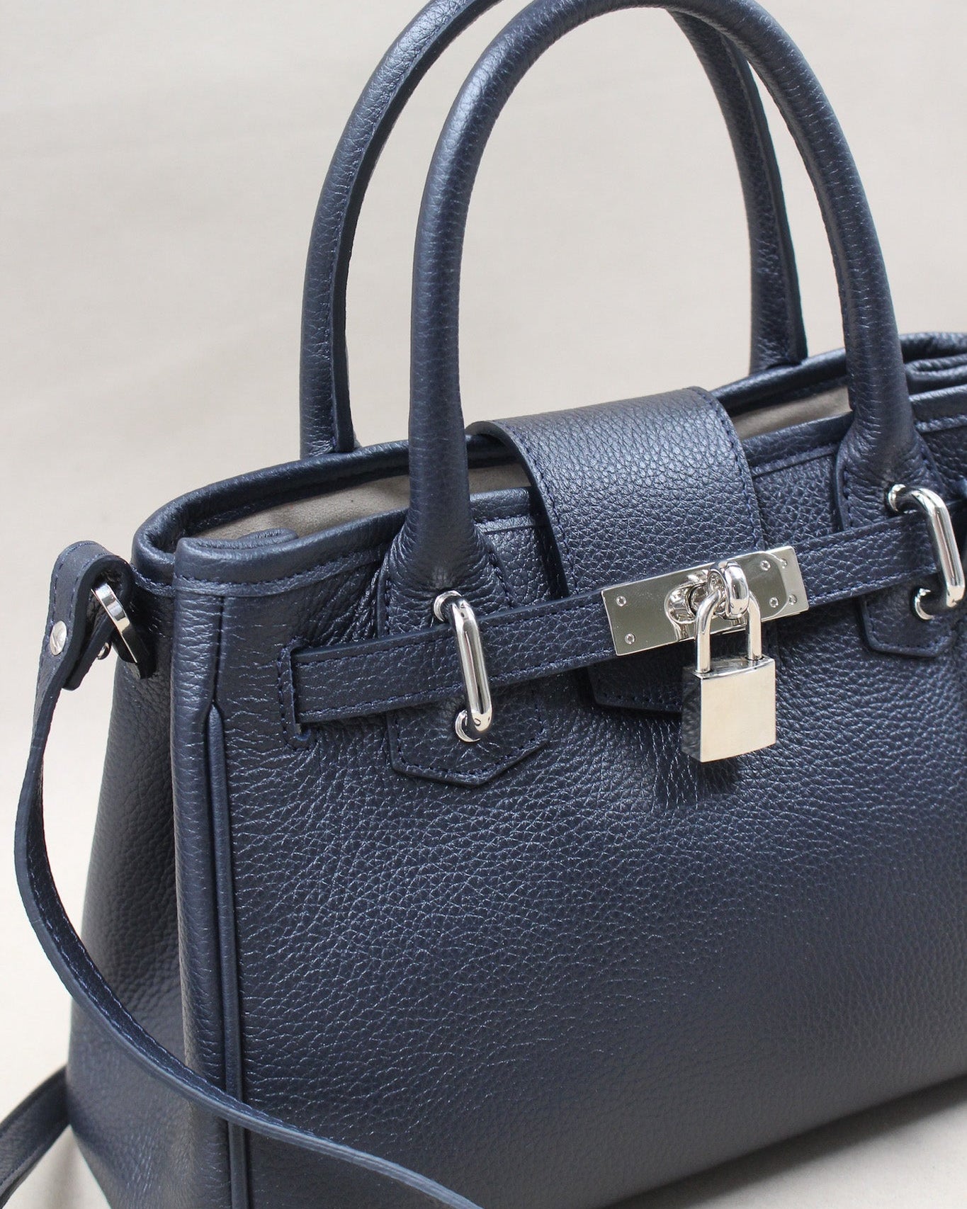 berthille-mini-vend-me-sac-cuir-noir-vachette image 8