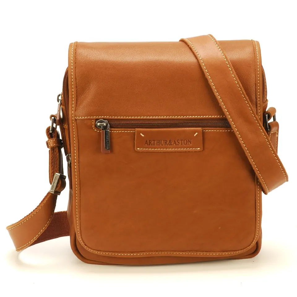 arthur-et-aston-johany-grande-sacoche-rabat-cuir-cognac image 1