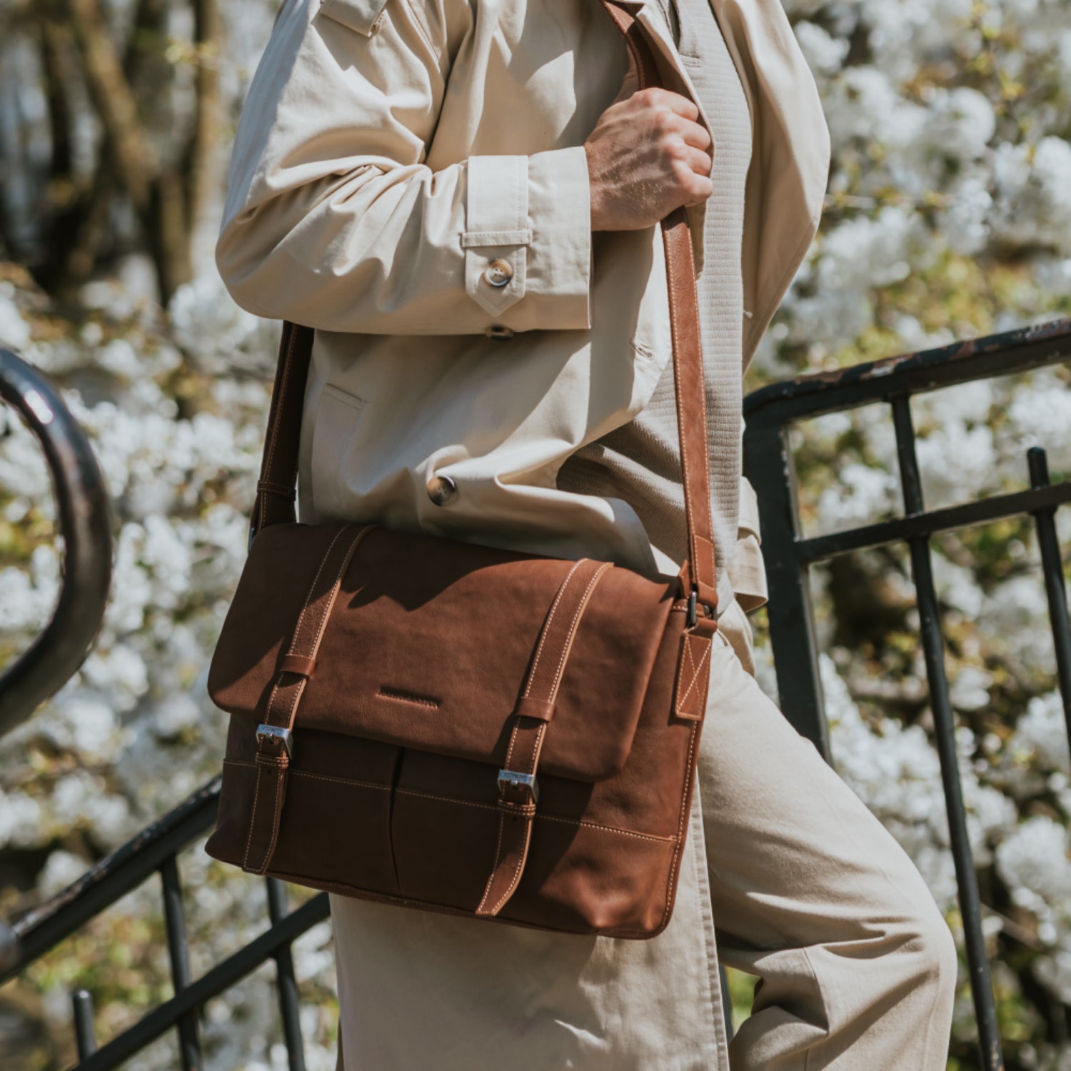 arthur-et-aston-rory-besace-m-cuir-cognac image 2