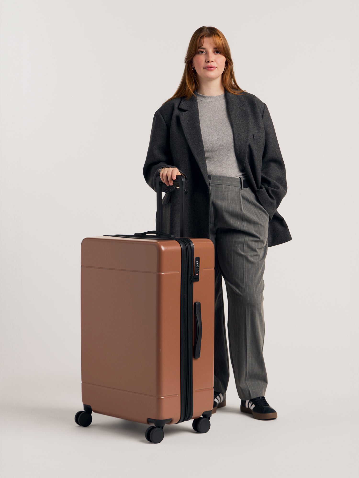 calpak-hue-large-luggage-valise-grande-extensible-bleu-french-blue image 8