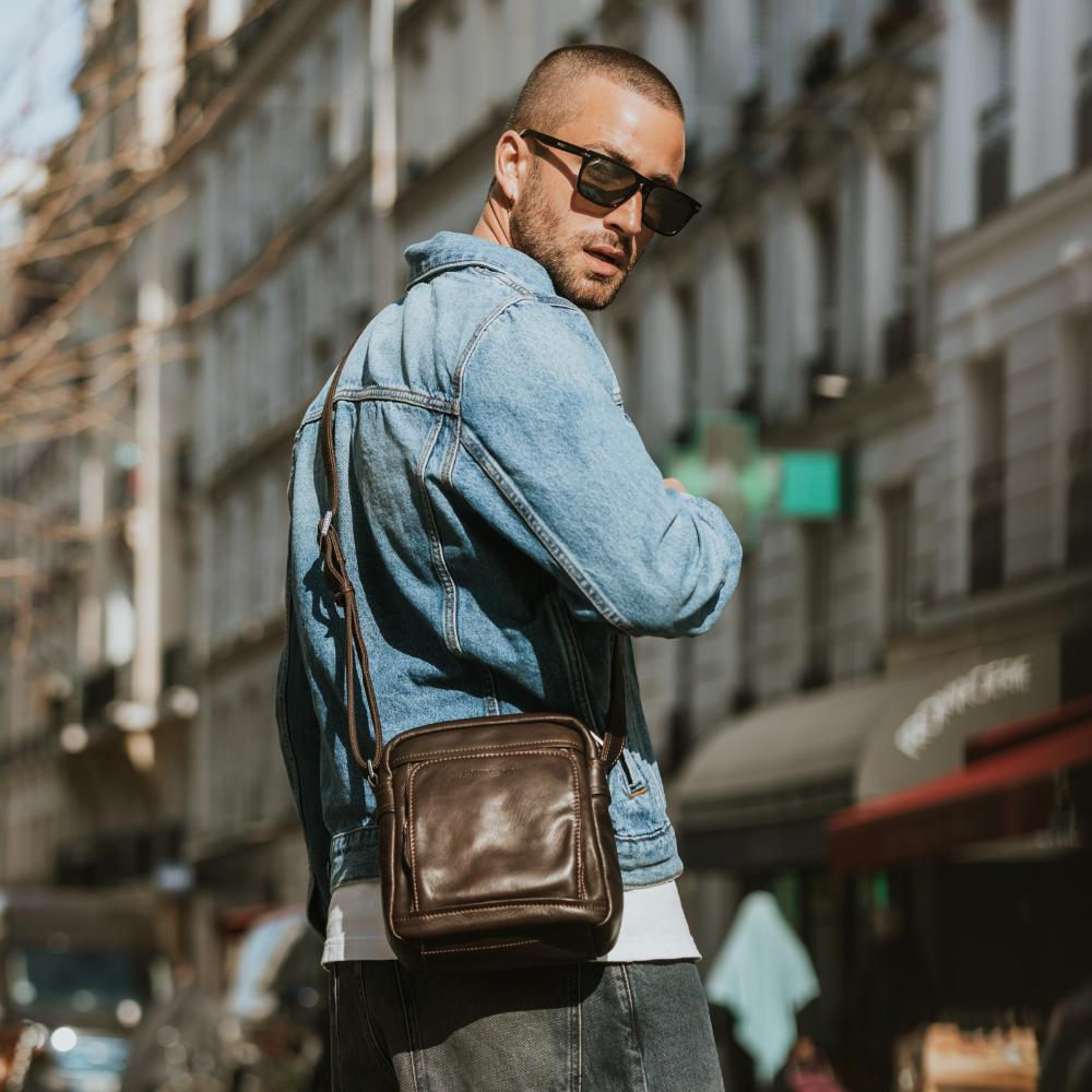arthur-et-aston-pablo-1589-sac-travers-cuir-ch-taigne-bandouli-re image 2