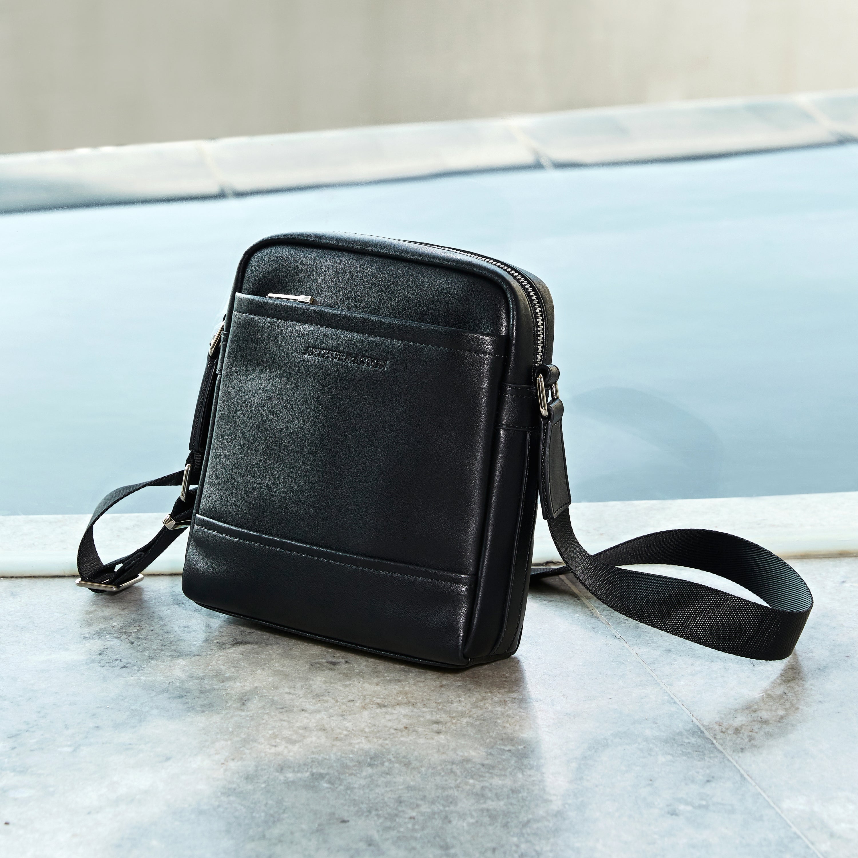 arthur-et-aston-walter-sac-travers-homme-cuir-noir-cro-te image 6