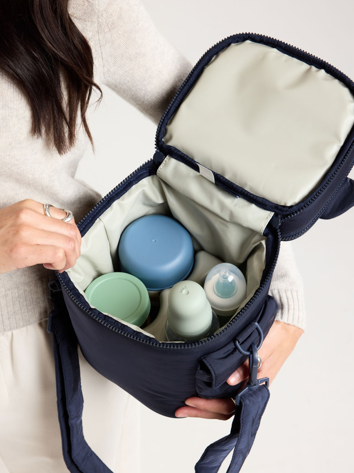 calpak-baby-insulated-baby-bottle-bag-sac-biberon-navy image 4