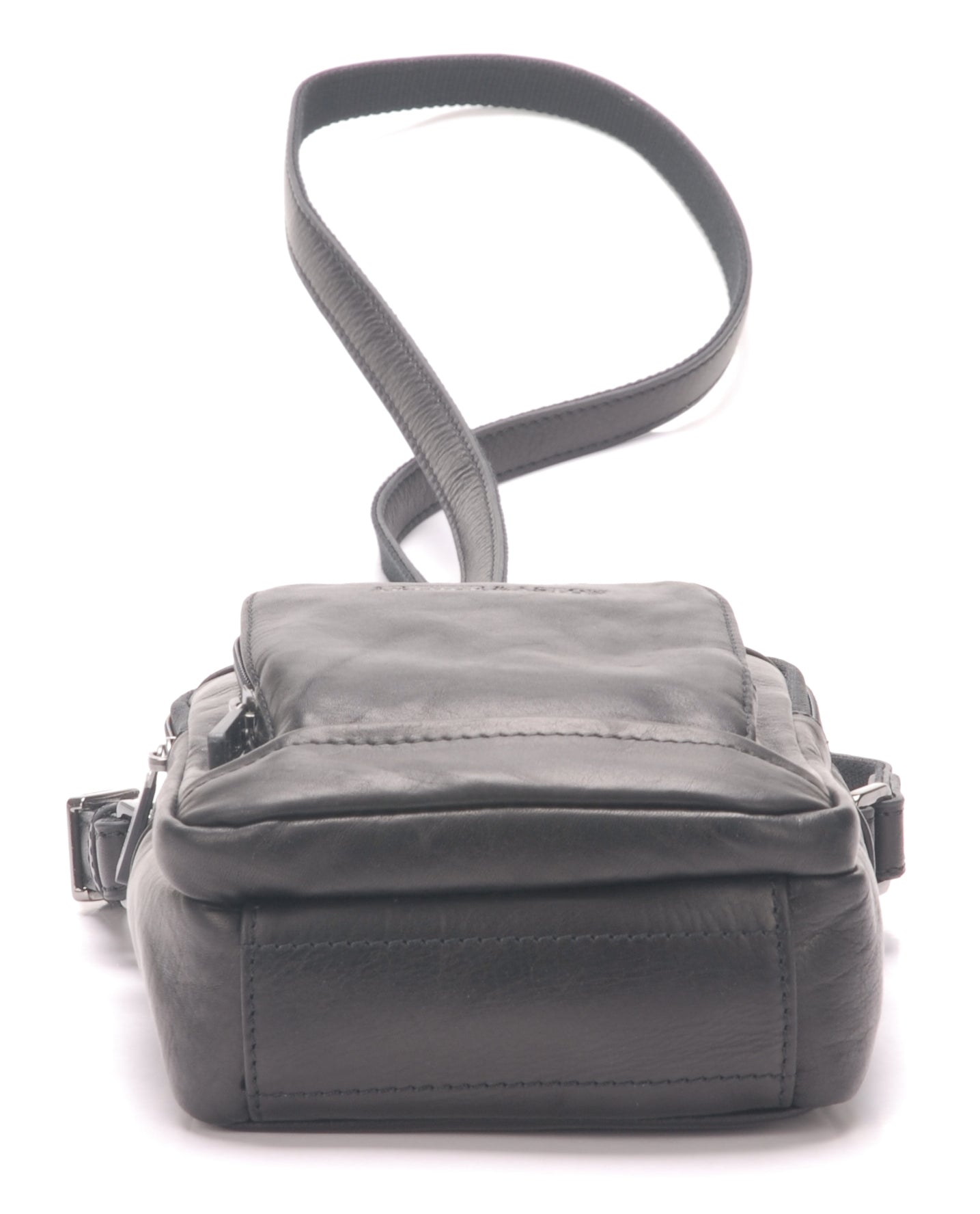 arthur-et-aston-pablo-petit-sac-travers-cuir-noir-fil-noir image 3