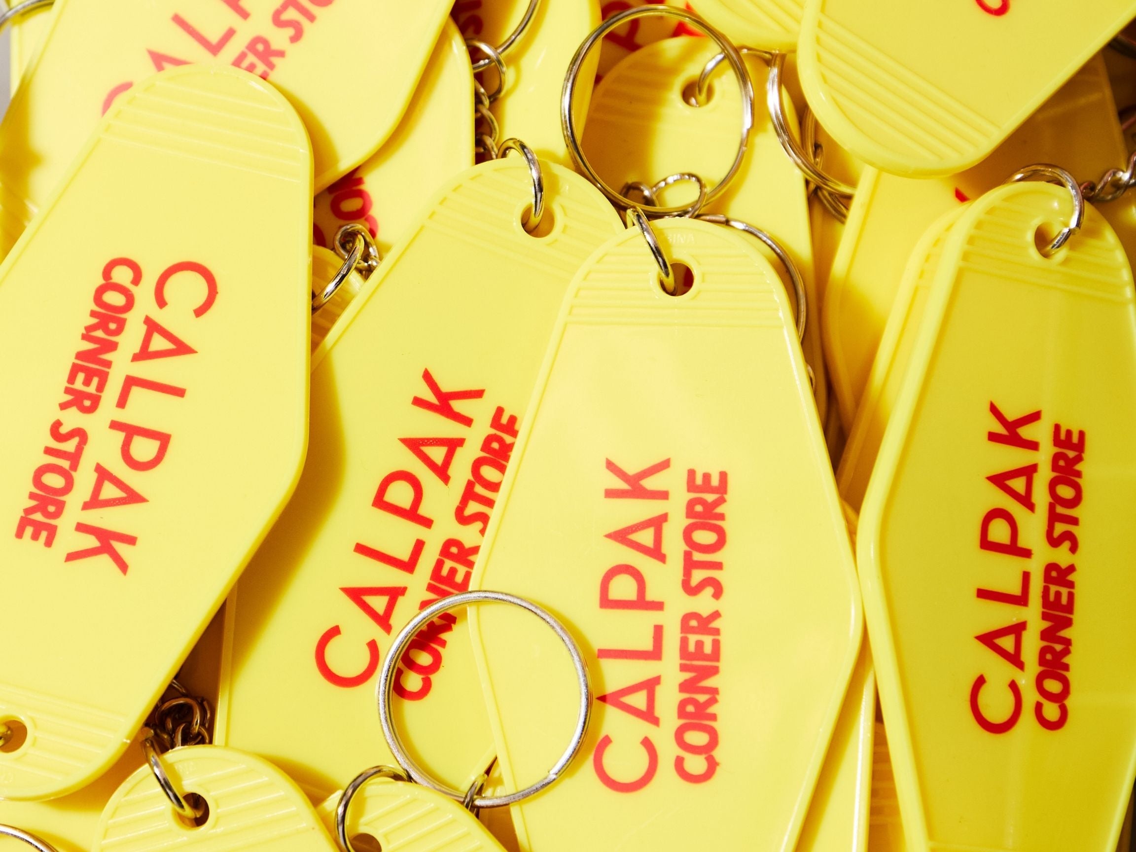 calpak-corner-store-keychain-porte-cl-s-m-tal image 2