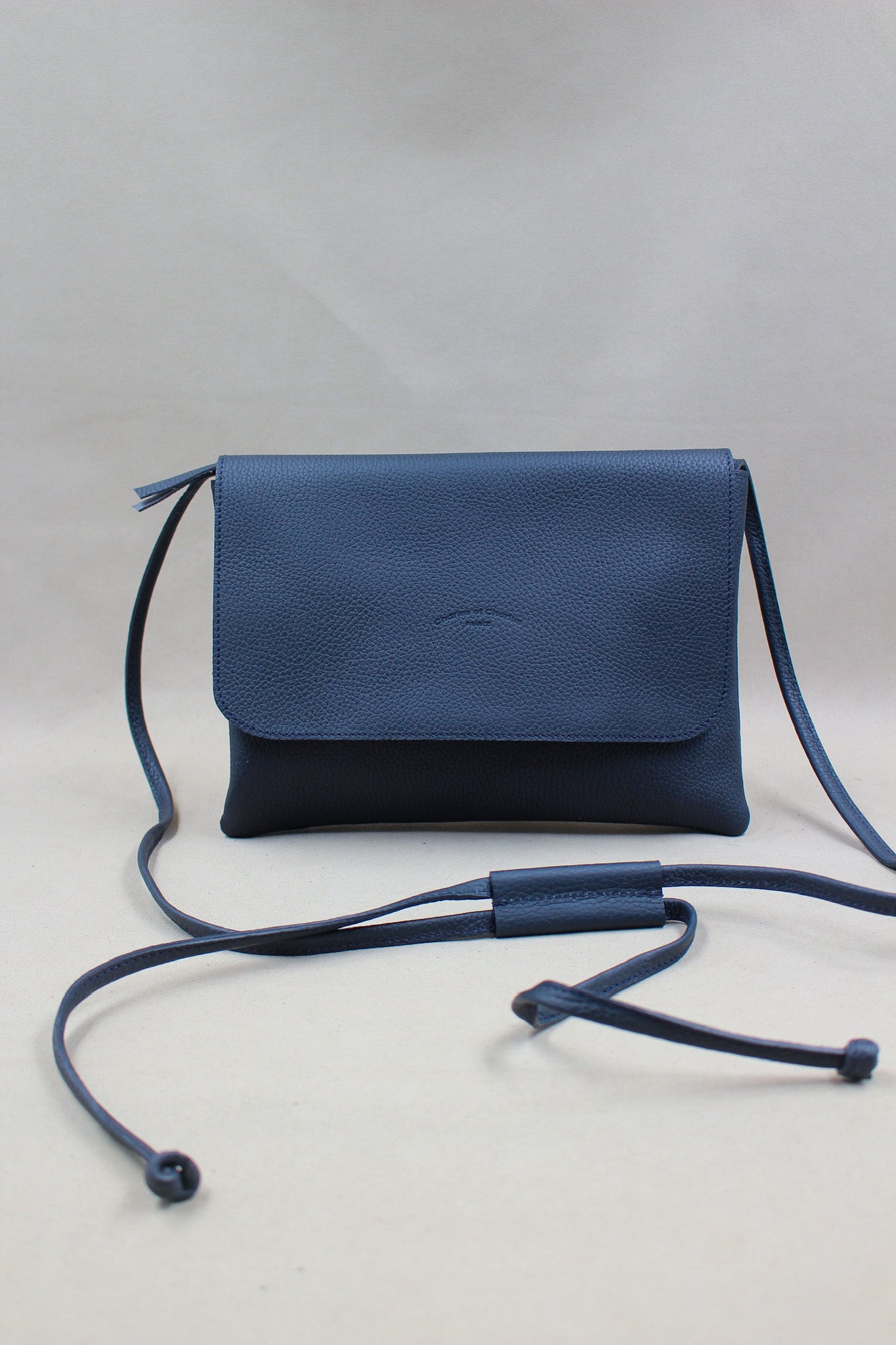 charles-et-charlus-pochette-mariette-s-cuir-grain-gold-france image 8