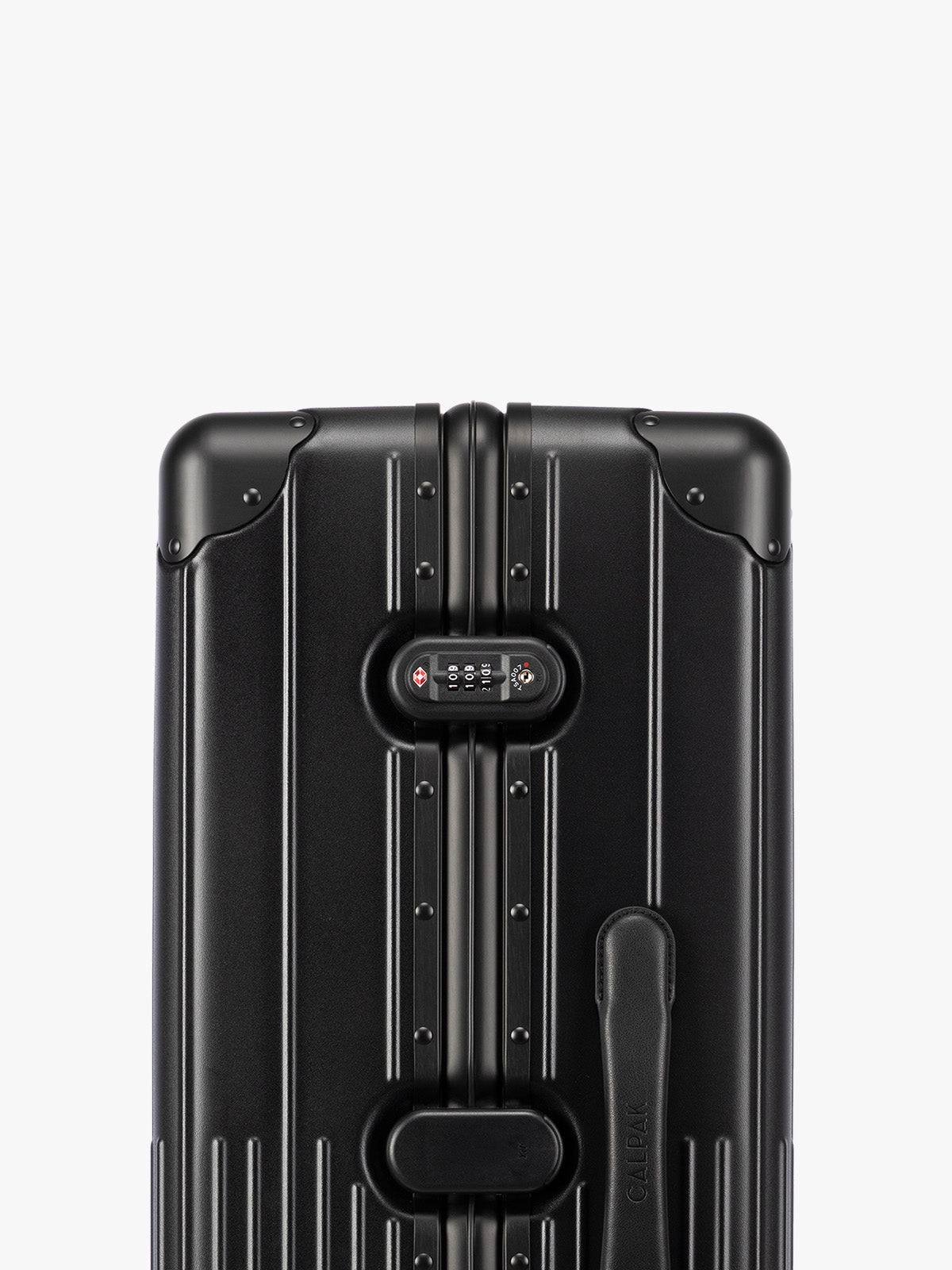 calpak-vault-large-valise-rigide-marine-aluminium image 5