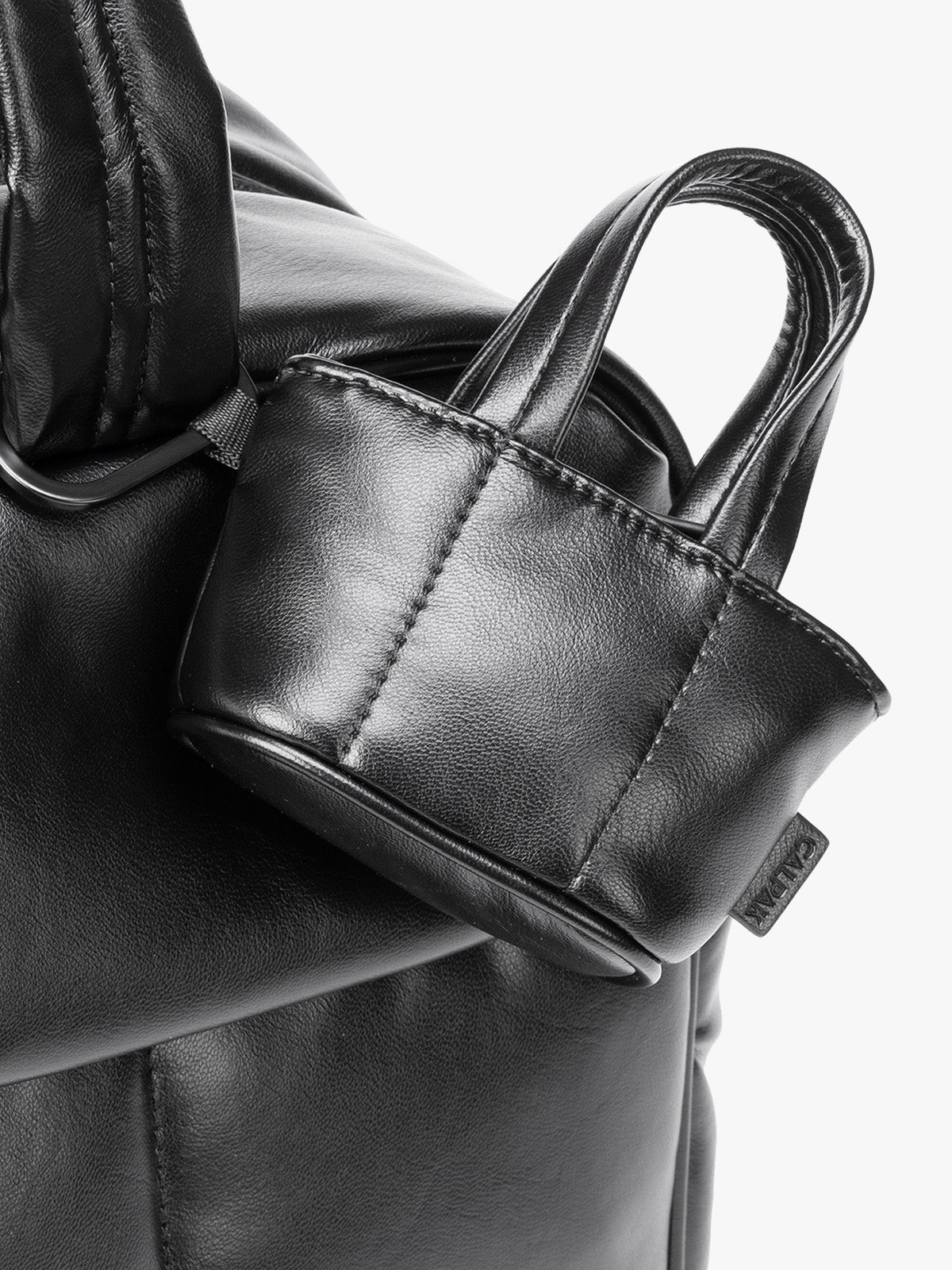 calpak-luka-tote-zip-charm-mini-pochette-cerise-vegan image 3