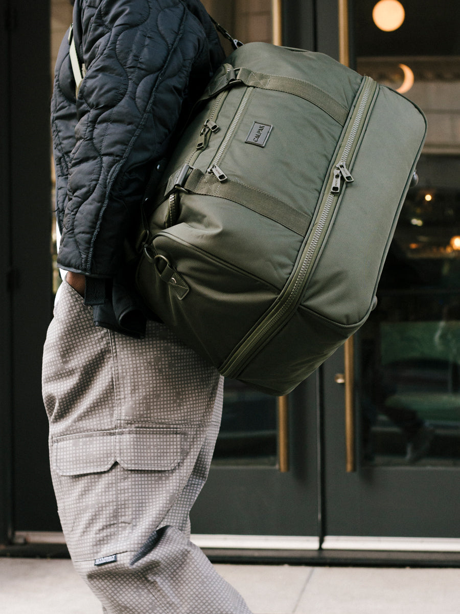 calpak-stevyn-duffel-sac-de-sport-navy-compartiment-chaussures image 3