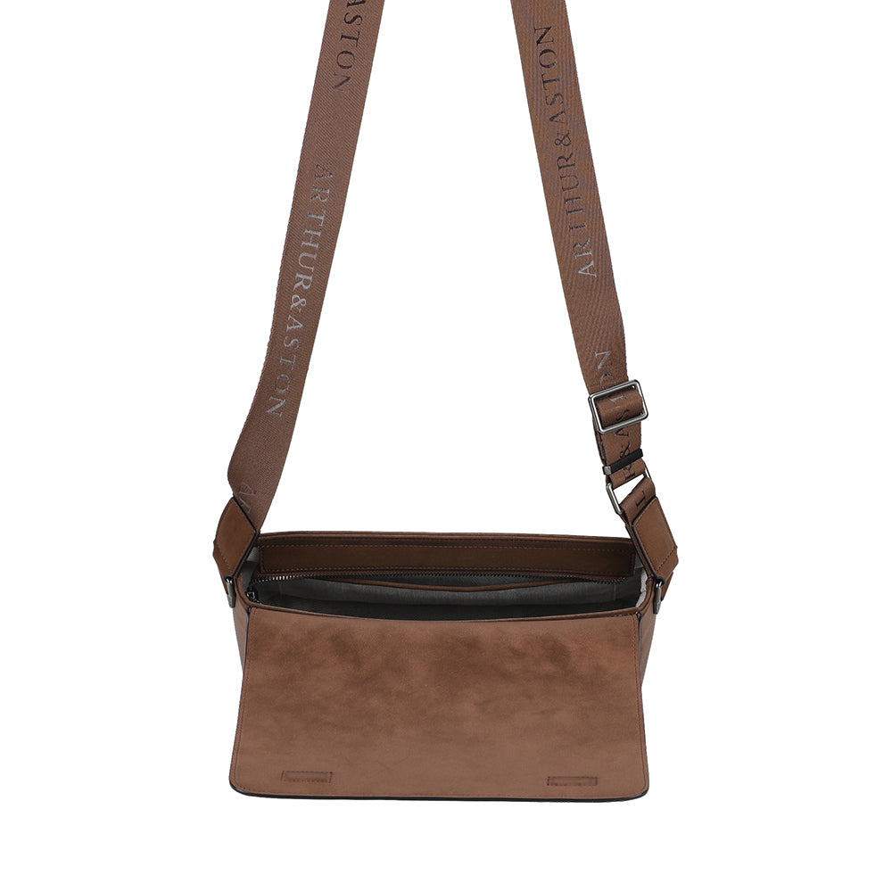 arthur-et-aston-misha-besace-cuir-cognac-29x10x25-cm image 8
