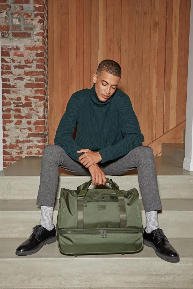 calpak-stevyn-duffel-sac-de-sport-navy-compartiment-chaussures image 2