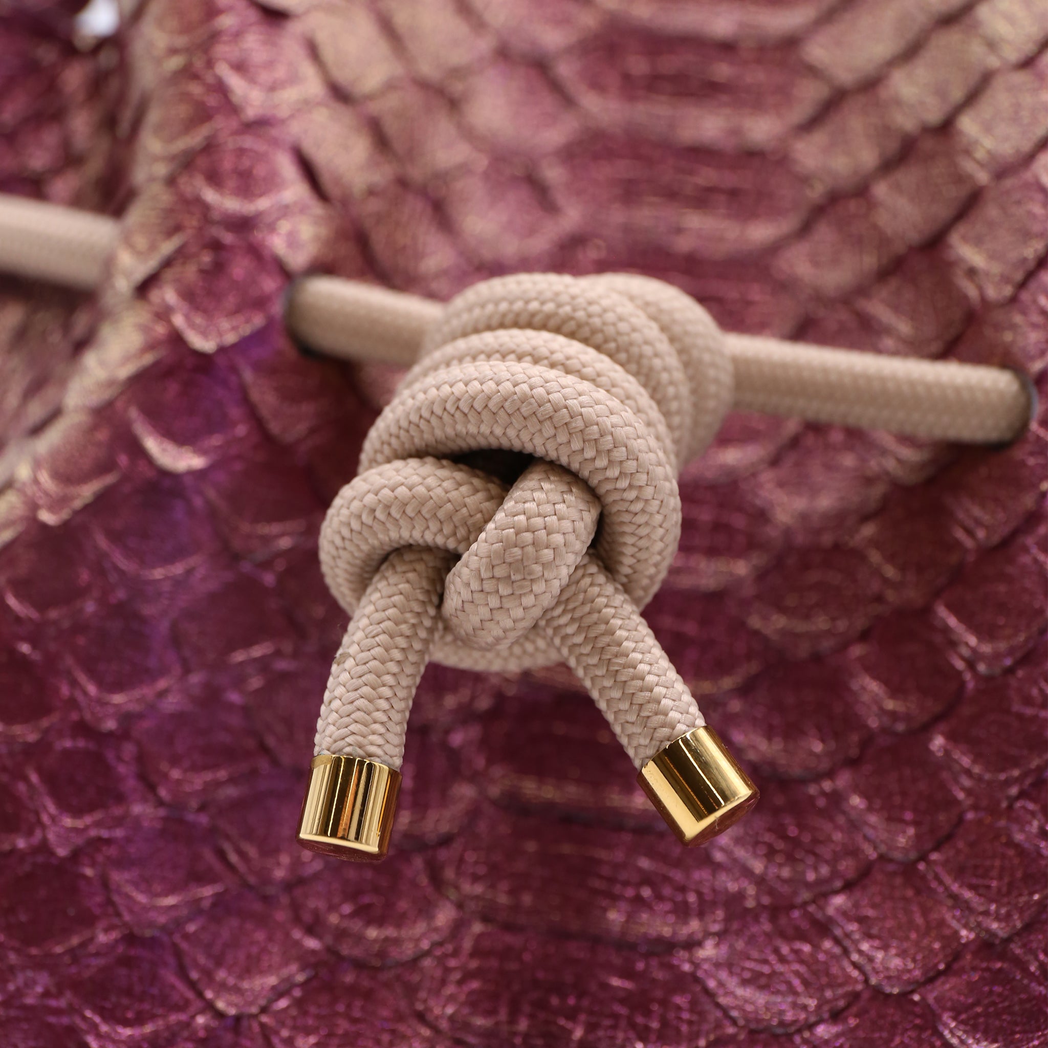 atelier-penso-mini-bucket-sac-seau-cuir-python-shiny-burgundy image 5