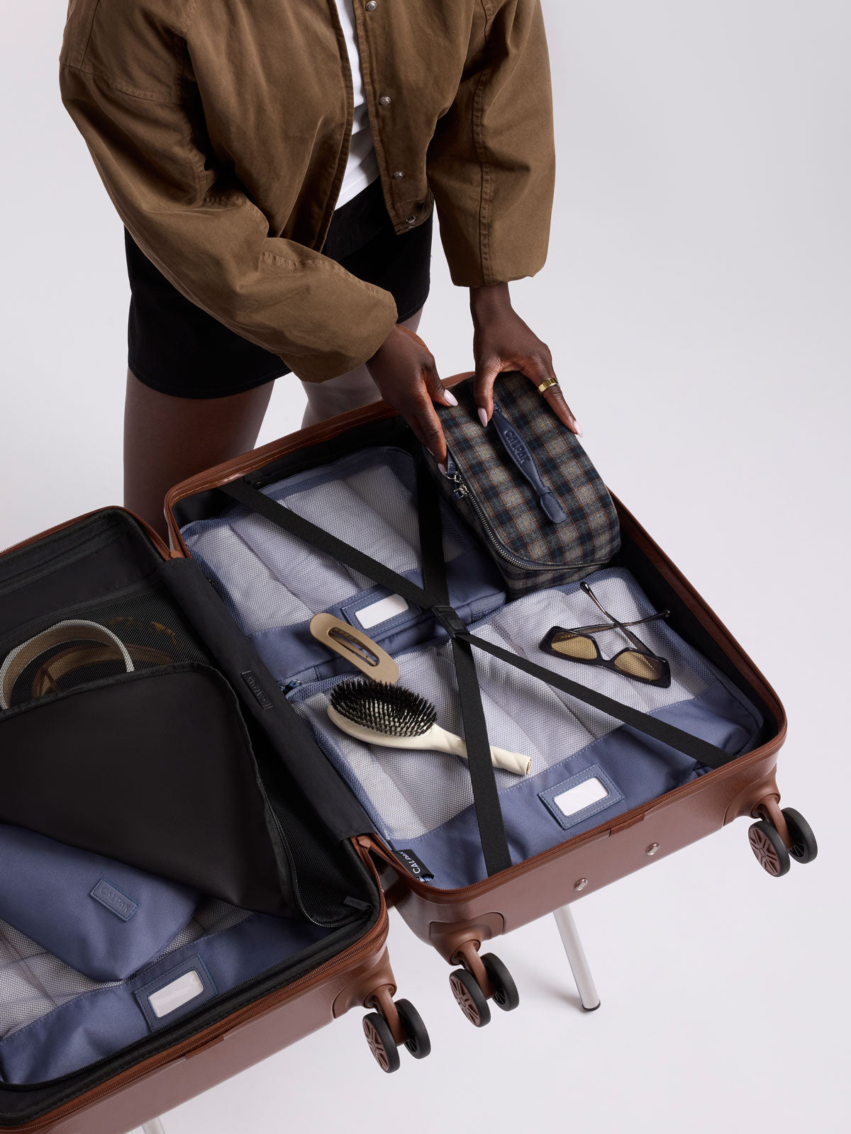 calpak-colette-trousse-de-toilette-flanelle-navy-plaid-d-perlante image 4