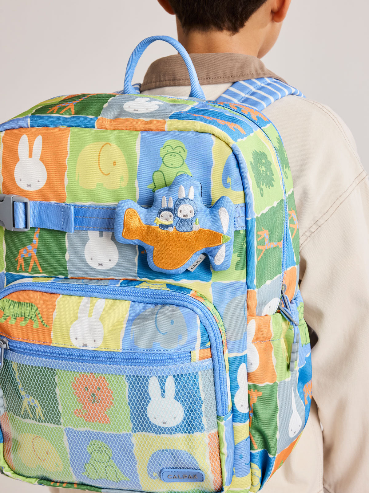 calpak-kids-miffy-breloque-sac-peluche-miffy-makes-memories image 4