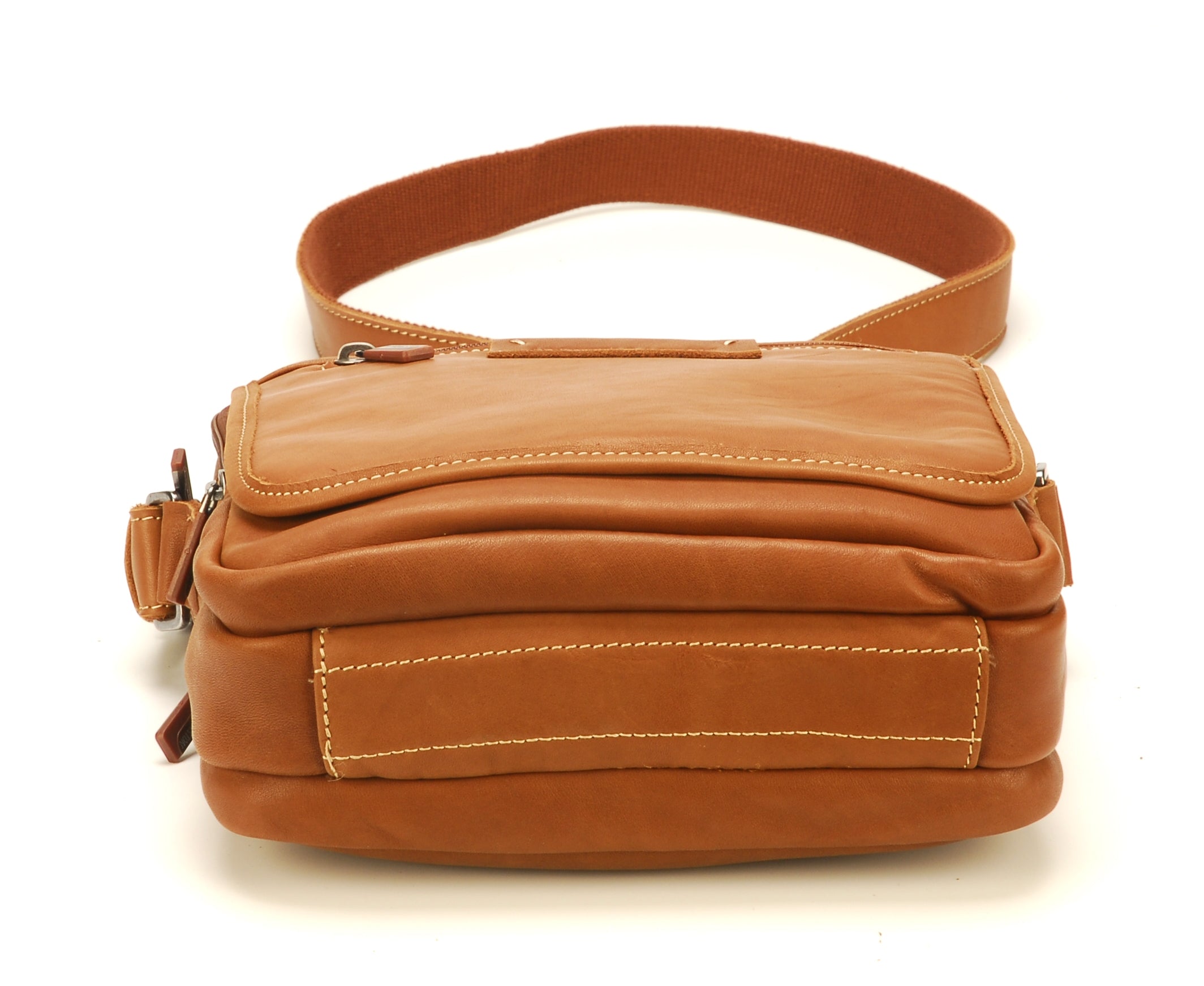 arthur-et-aston-johany-grande-sacoche-rabat-cuir-cognac image 4