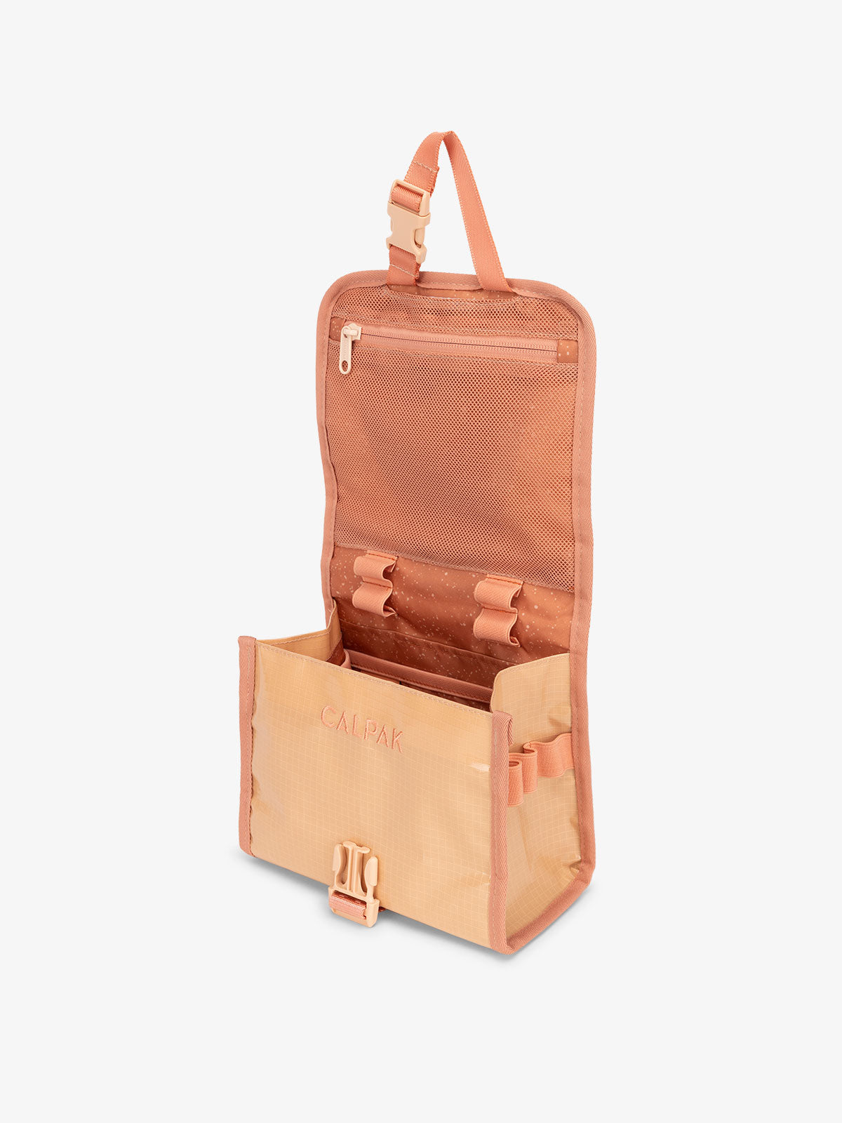 calpak-terra-trousse-toilette-dark-cherry-suspendue-d-perlante image 5