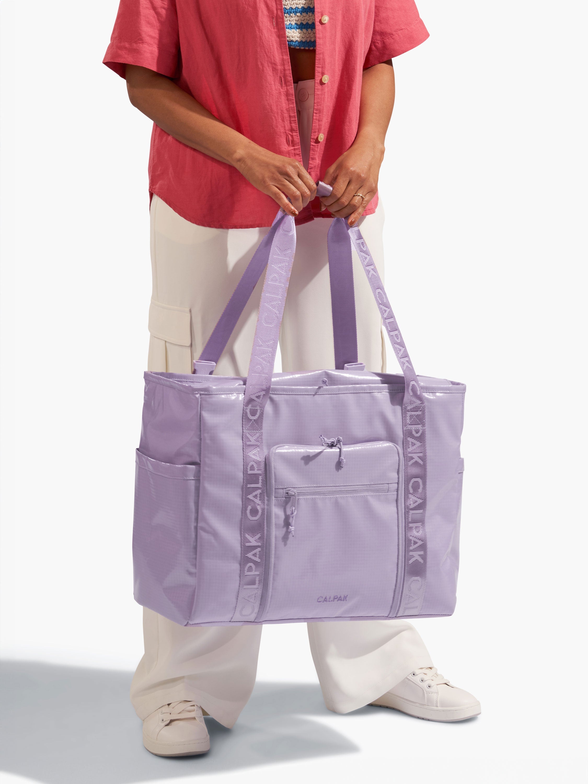 calpak-terra-tote-bag-35l-matte-obsidian-d-perlant image 2