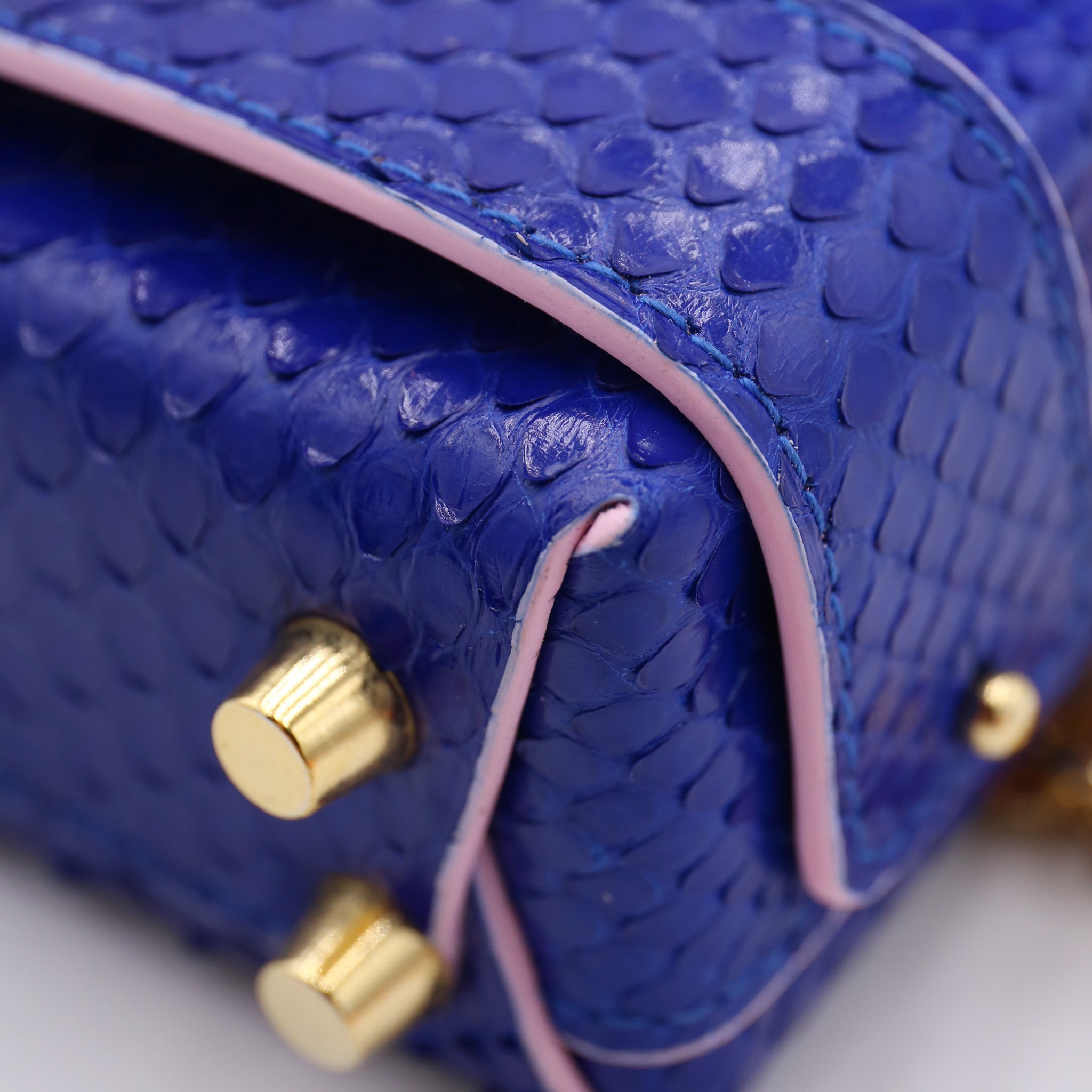 atelier-penso-gumi-sac-bandouli-re-cuir-python-bleu image 6