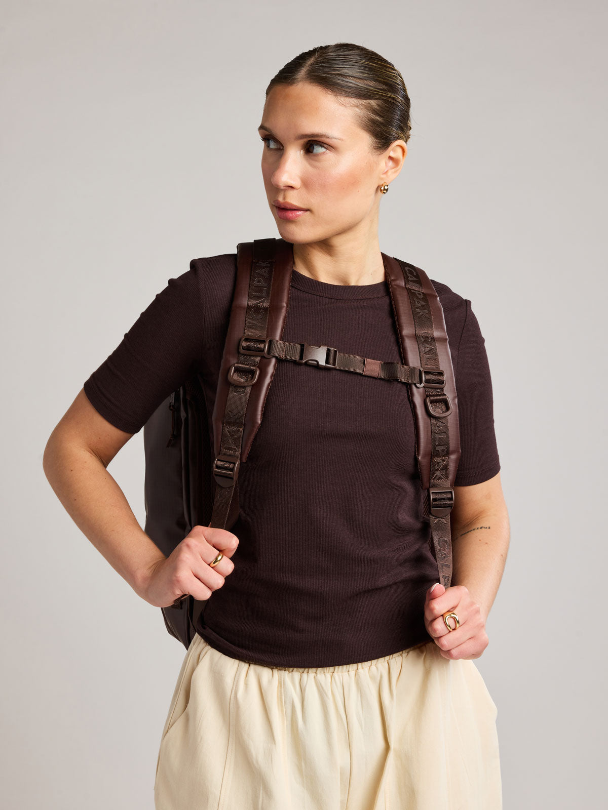 calpak-terra-sac-dos-35l-ordinateur-dark-cherry image 4