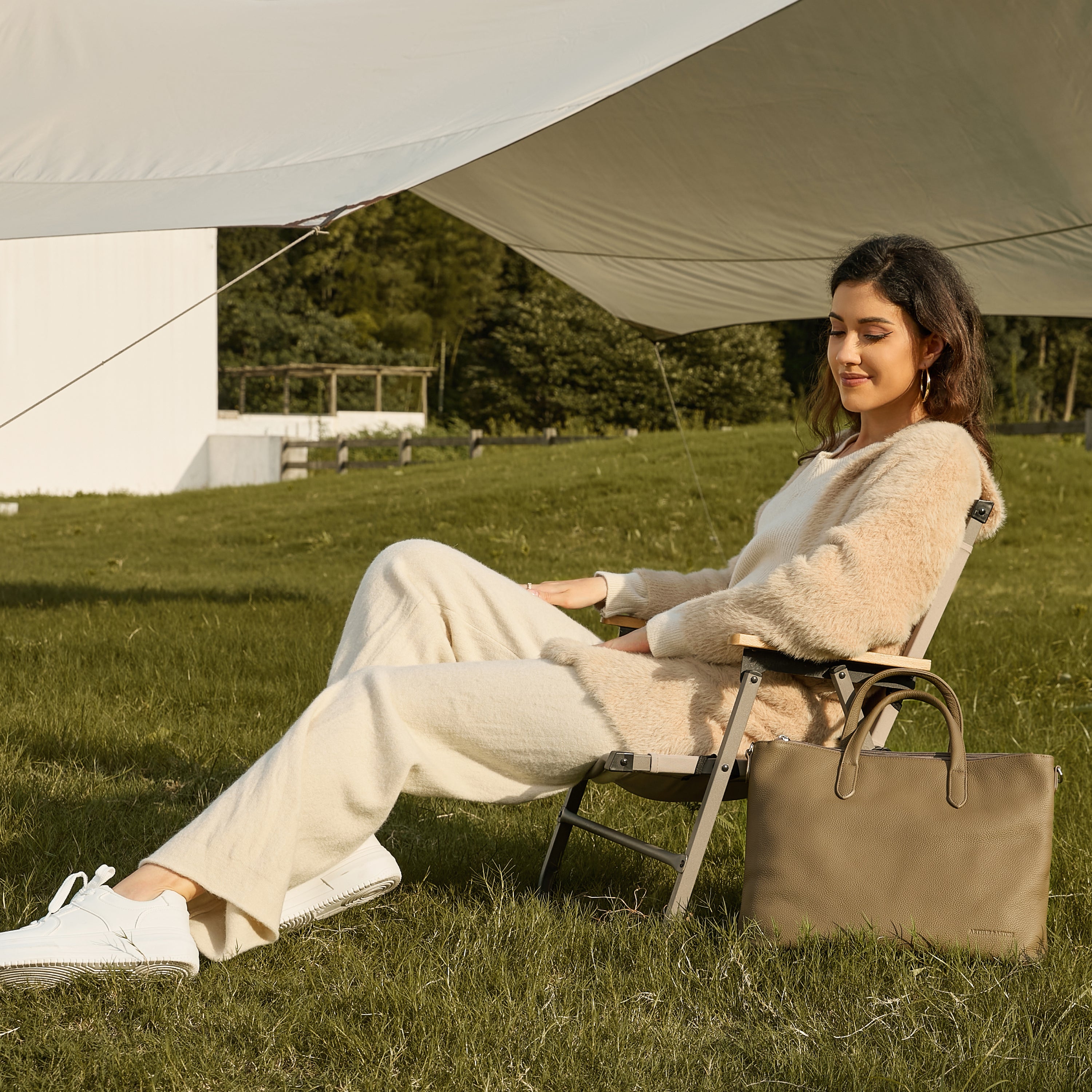 arthur-et-aston-rosalia-grand-sac-main-cuir-taupe image 1