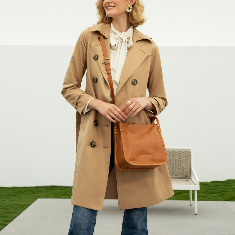 arthur-et-aston-edith-sac-travers-cuir-cognac-demi-lune image 1