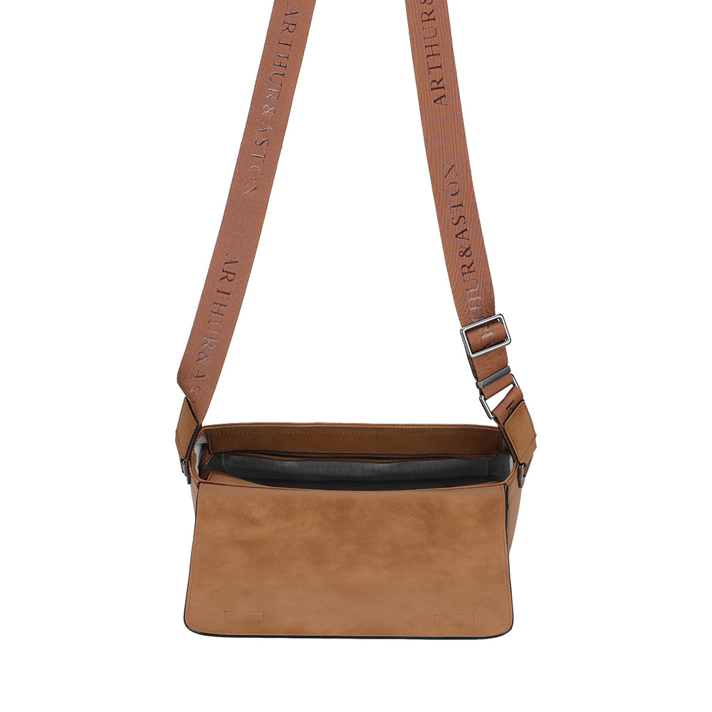 arthur-et-aston-misha-besace-cuir-cognac-29x10x25-cm image 4