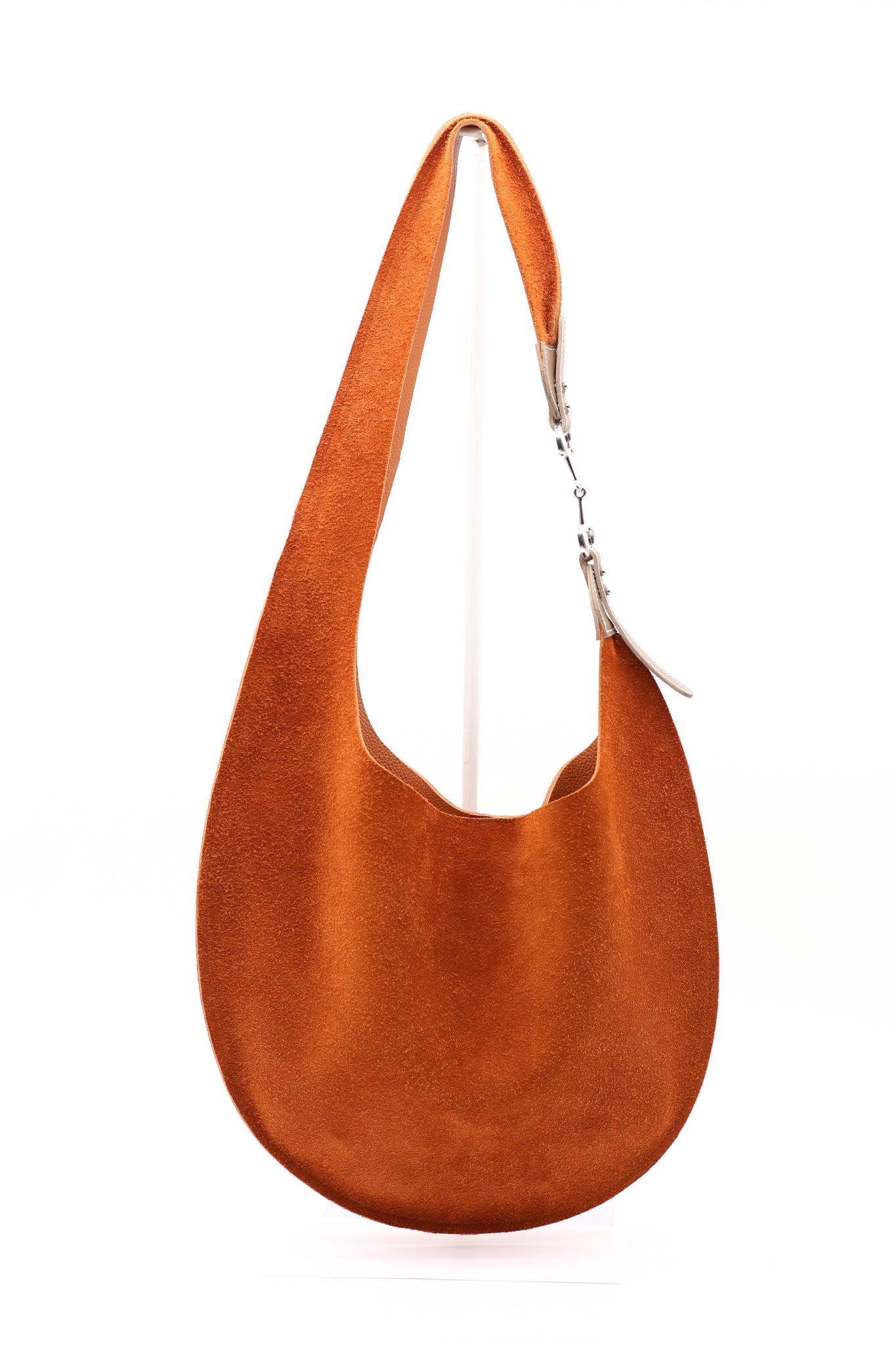 atelier-penso-ad-sac-paule-cuir-sur-mesure-initiales image 6