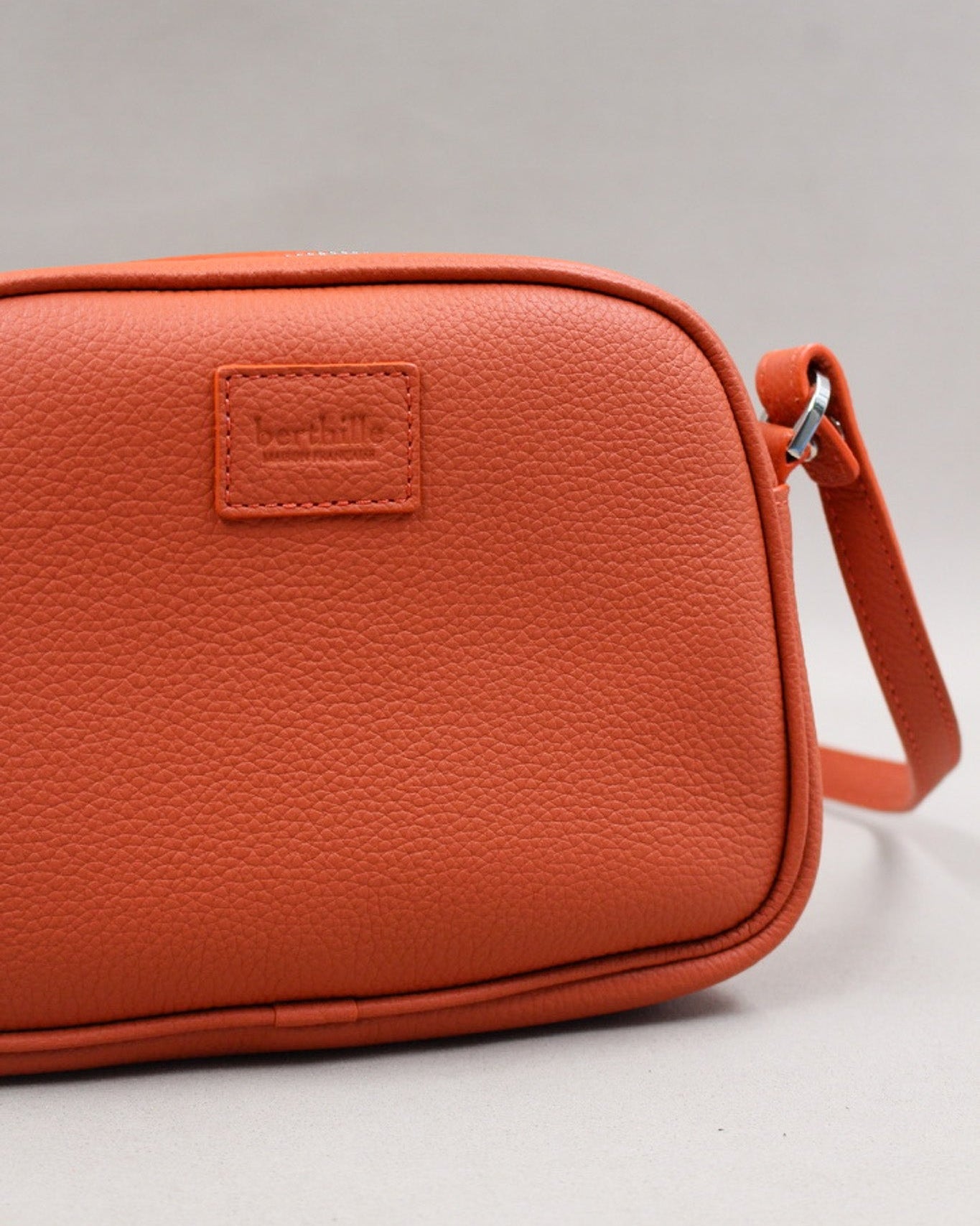 berthille-minaudi-re-pochette-cuir-bandouli-re-t image 8