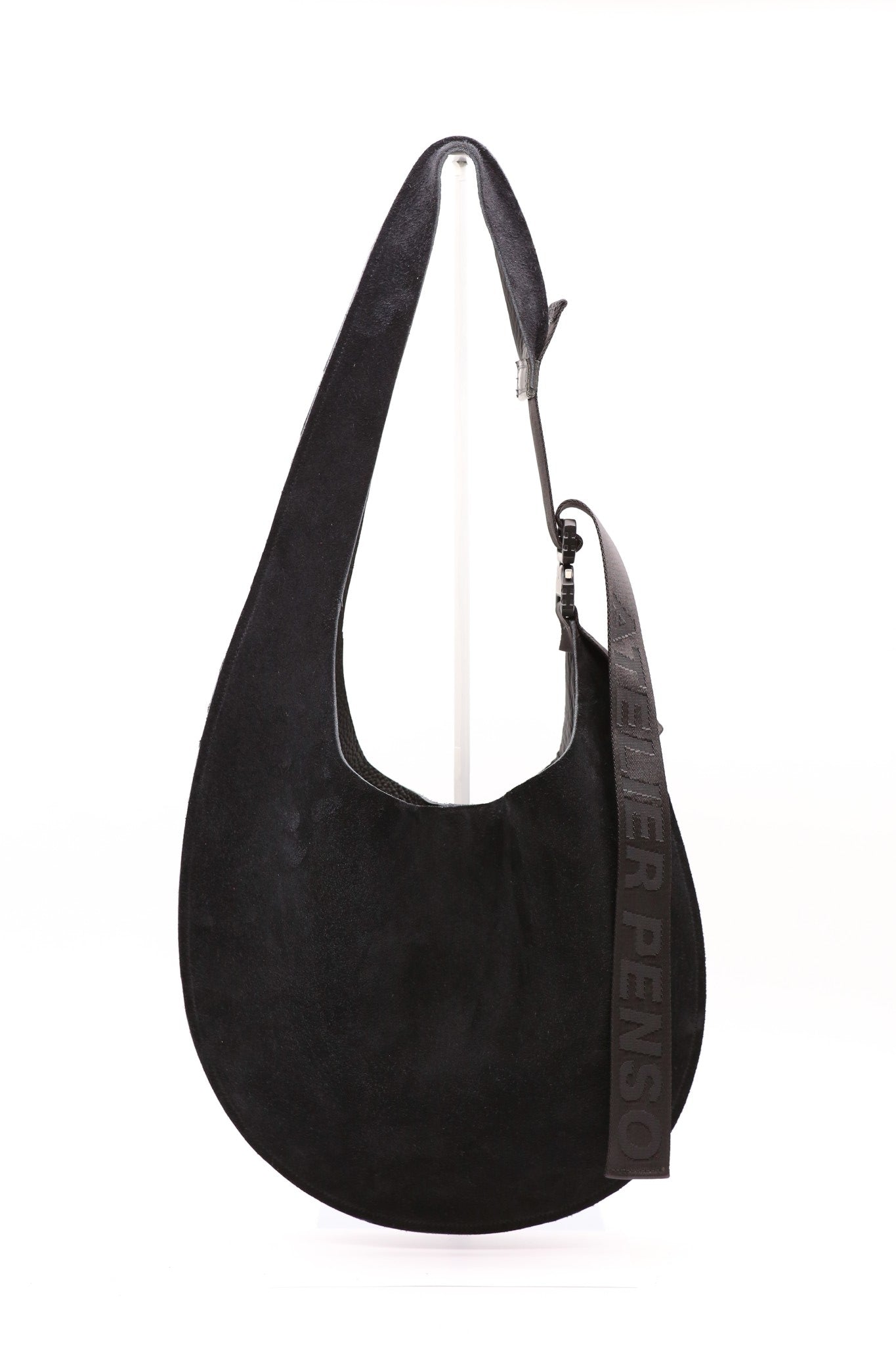 atelier-penso-ad-sac-paule-cuir-sur-mesure-initiales image 4