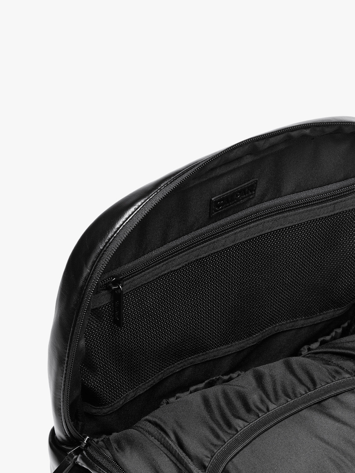 calpak-luka-15-backpack-sac-dos-pc-cuir-vegan-noir image 5