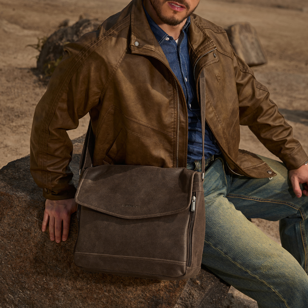 arthur-et-aston-owen-grande-besace-cuir-ch-taigne-homme image 1
