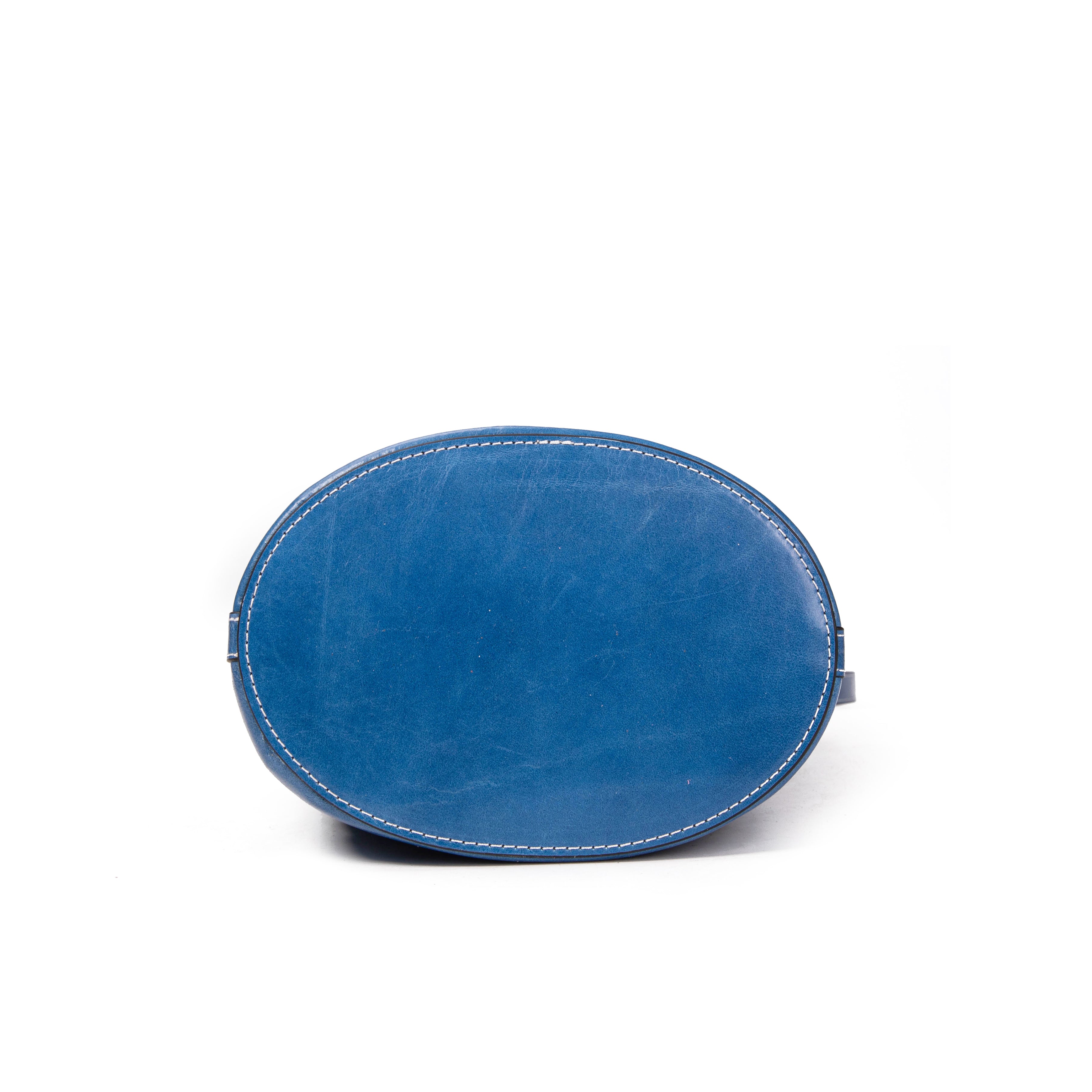 kate-lee-louvre-sac-seau-vachette-tress-e-bleu image 5