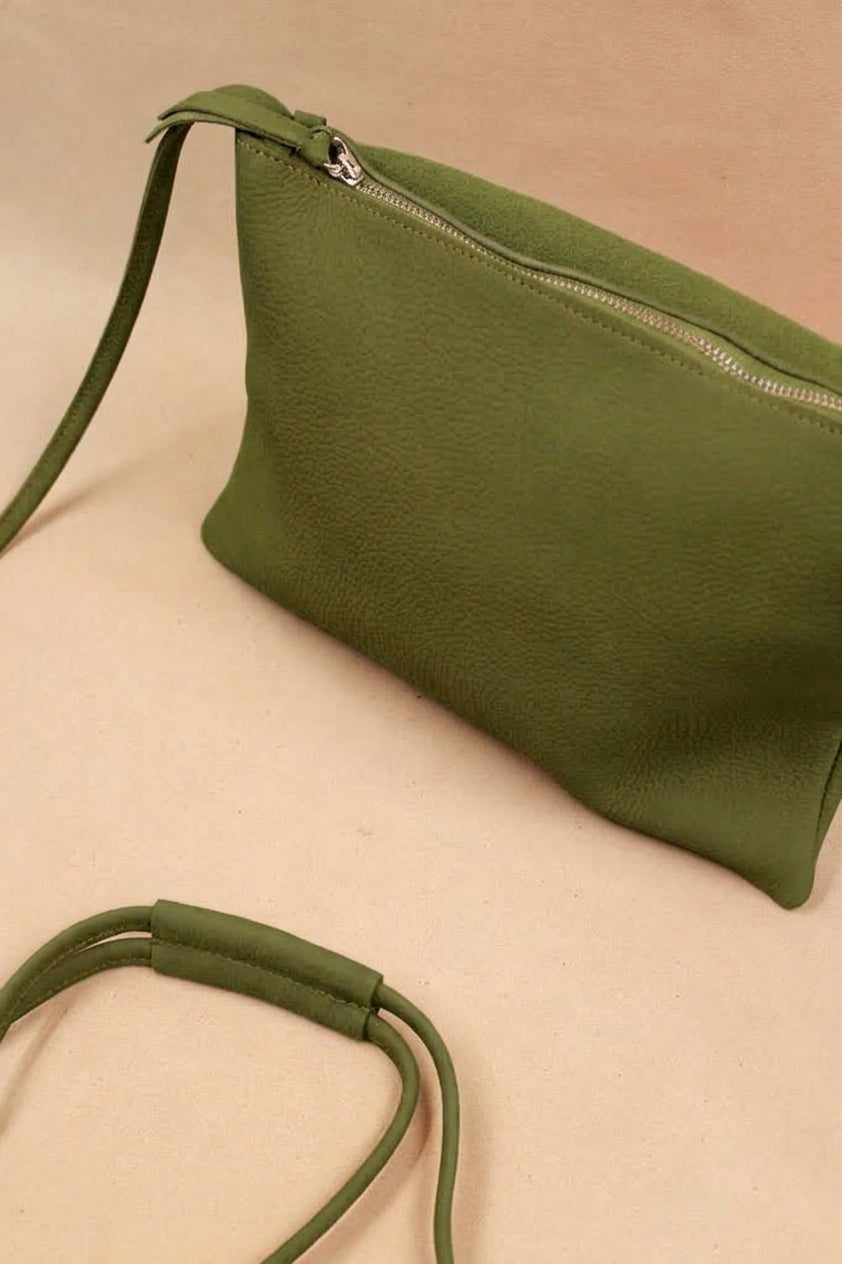 charles-et-charlus-mariette-m-pochette-cuir-nubuck-kaki-30cm image 3