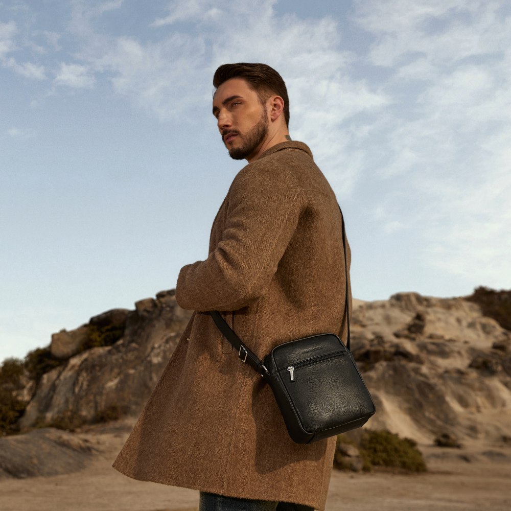 arthur-et-aston-dorian-sac-travers-grand-cuir-noir-homme image 3