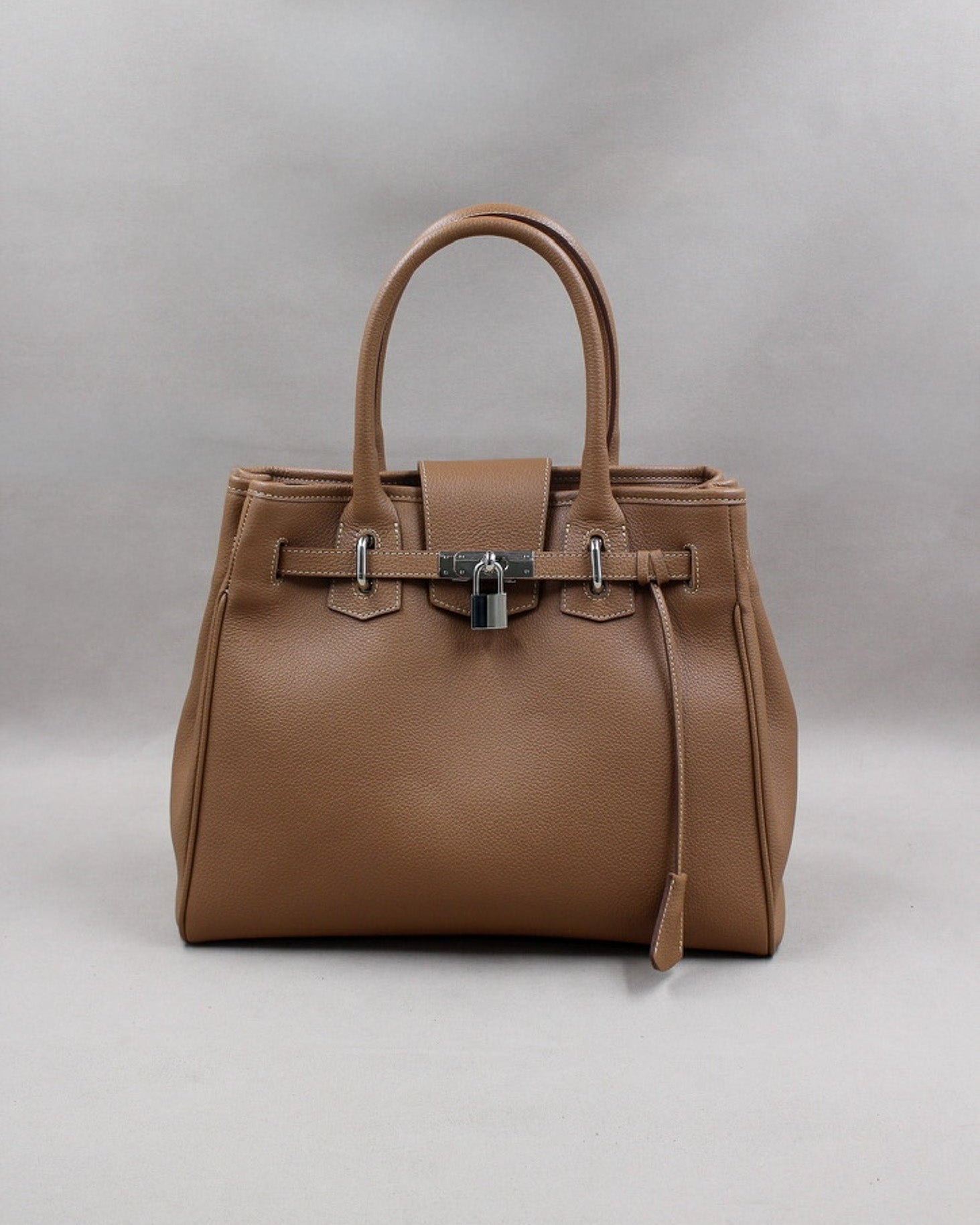 berthille-vend-me-sac-cuir-marine-pleine-fleur image 7